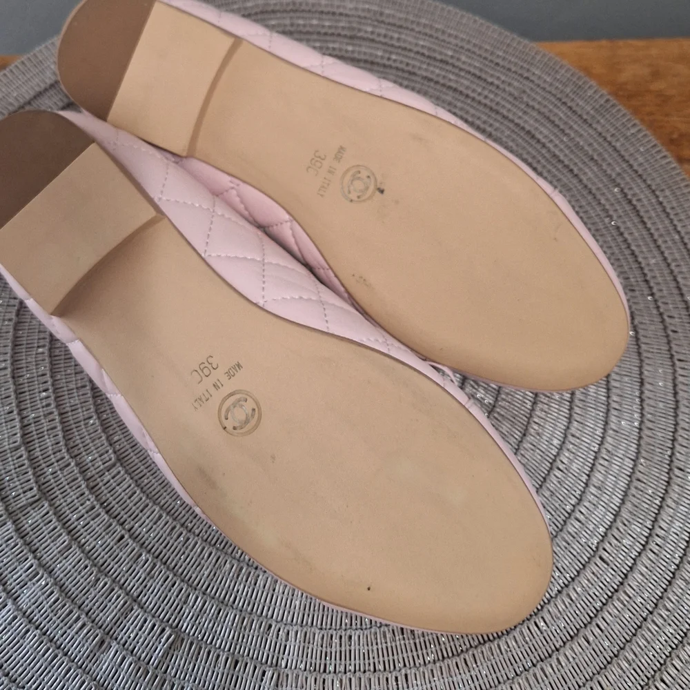 CHANEL Light Pink Quilted Leather Ballet Flats with Bow - Picture 6 of 10